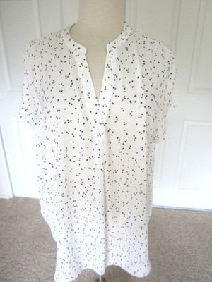 JOIE Nordstroms XL cap sleeve white with black dots V neck tunic blouse