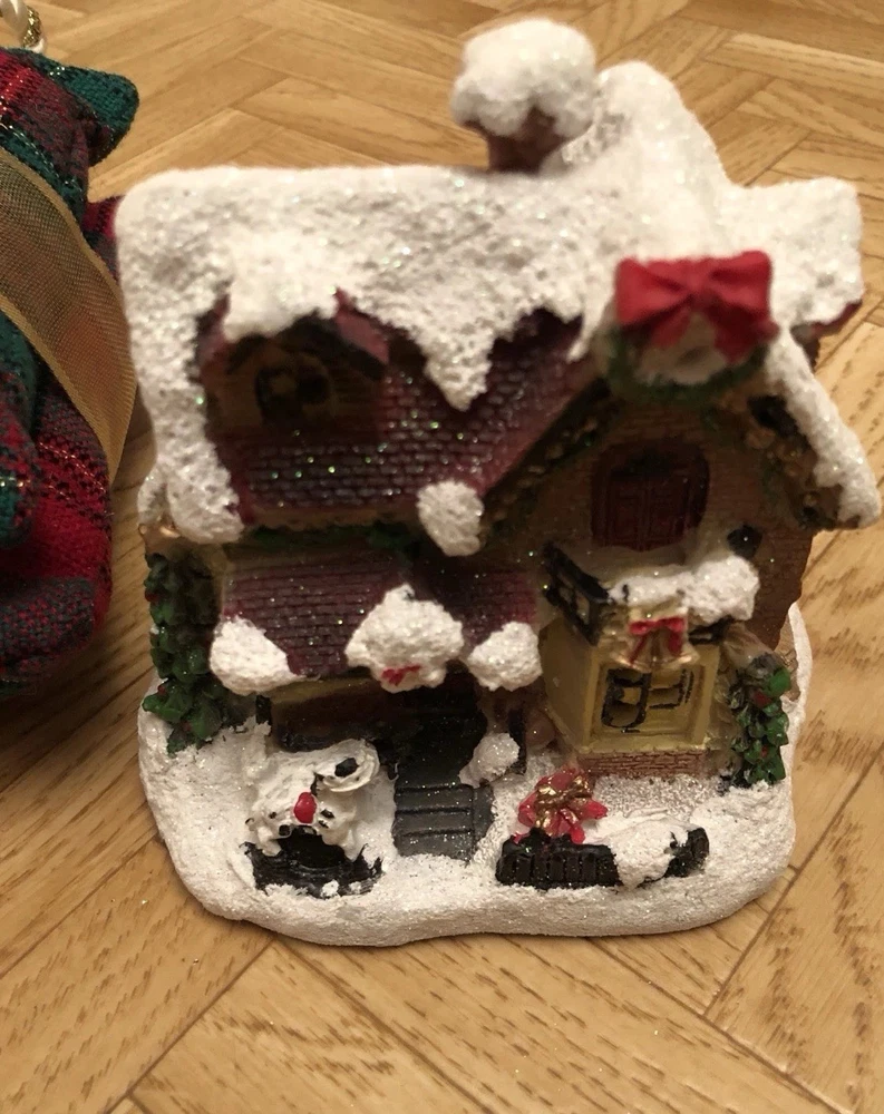 Weihnachtsdekoration- Dekokissen ca. 14 x 14 x 9 cm- LED- Haus