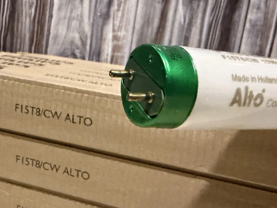 21 pc  Philips  F15T8/CW Cool White Fluorescent T8  Light Bulb 18" 15 Watt - Image 3 of 4