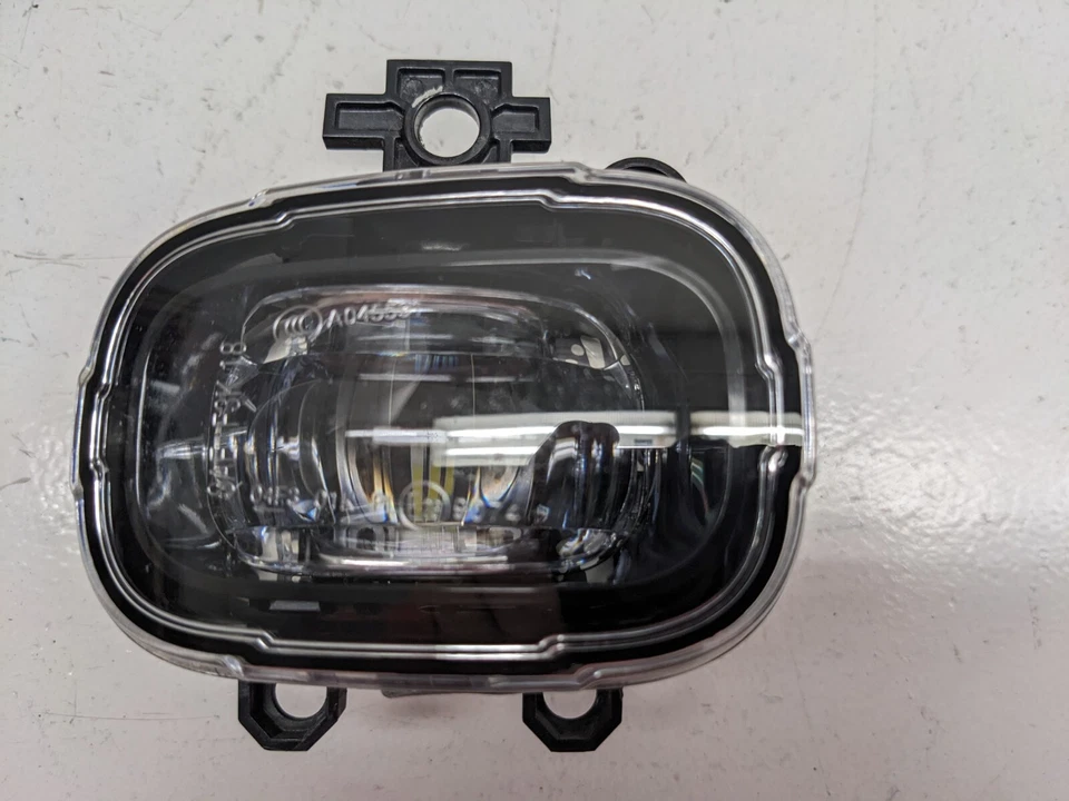 Faro antiniebla derecho pasajero Nissan Rogue LED 2021 - 2022 Foto 3 de 4