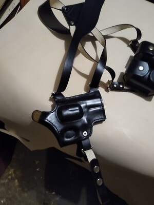S&W MODEL 686+ (2.5in) .357 magnum shoulder holster right handed