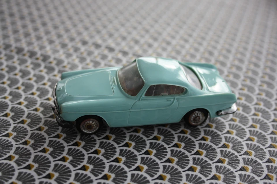 Voiture miniature Norev plastique Volvo P 1800 Coupé au 1/43 - Photo 2/4