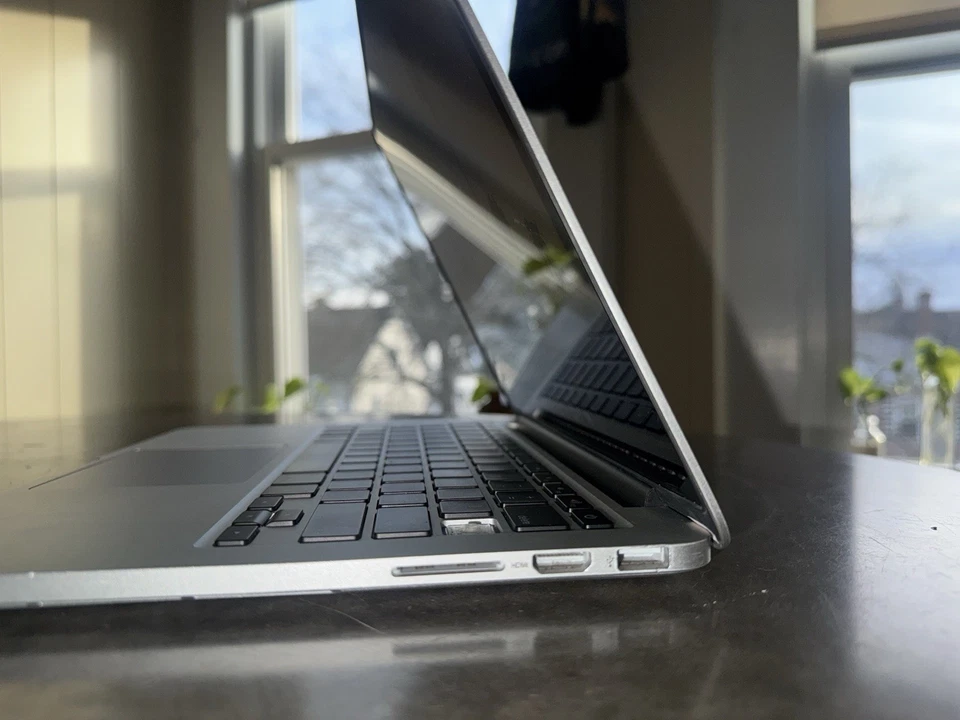 Apple MacBook Pro 13" A1502 2015 2,7 GHz I5 8 GB de RAM para piezas Foto 4 de 4