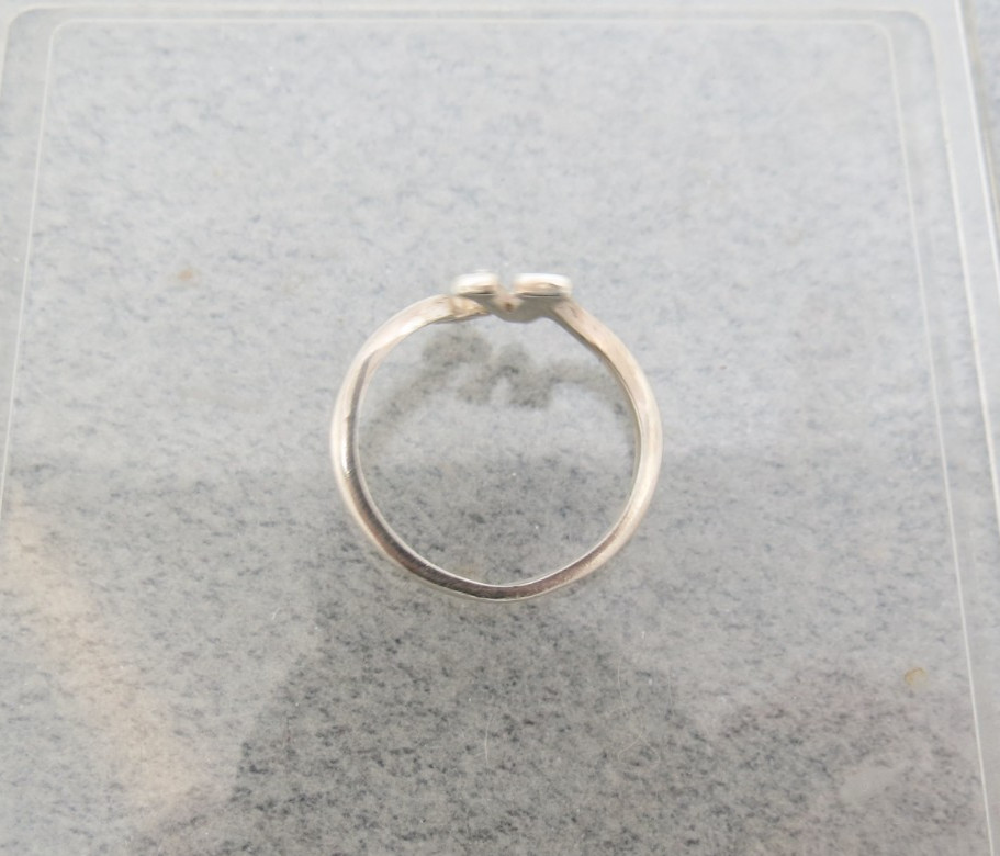 Vintage AVON Adjustable Initial "V" Ring Sterling… - image 2