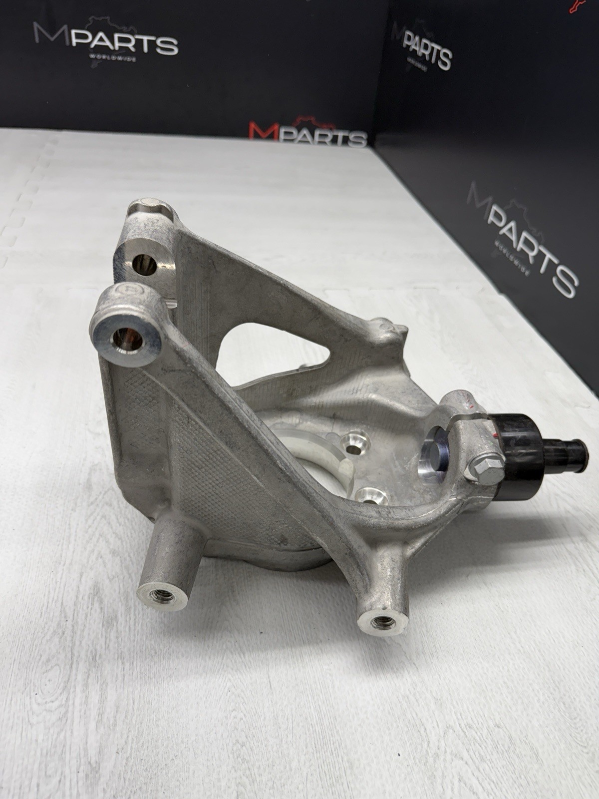 NEW OEM Lamborghini Huracan Audi R8 Right Rear Knuckle Spindle 4S0505434E
