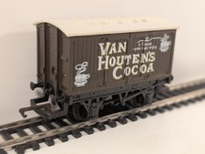 Hornby Railways R.205 Van Houten’s Cocoa Ventilated Van