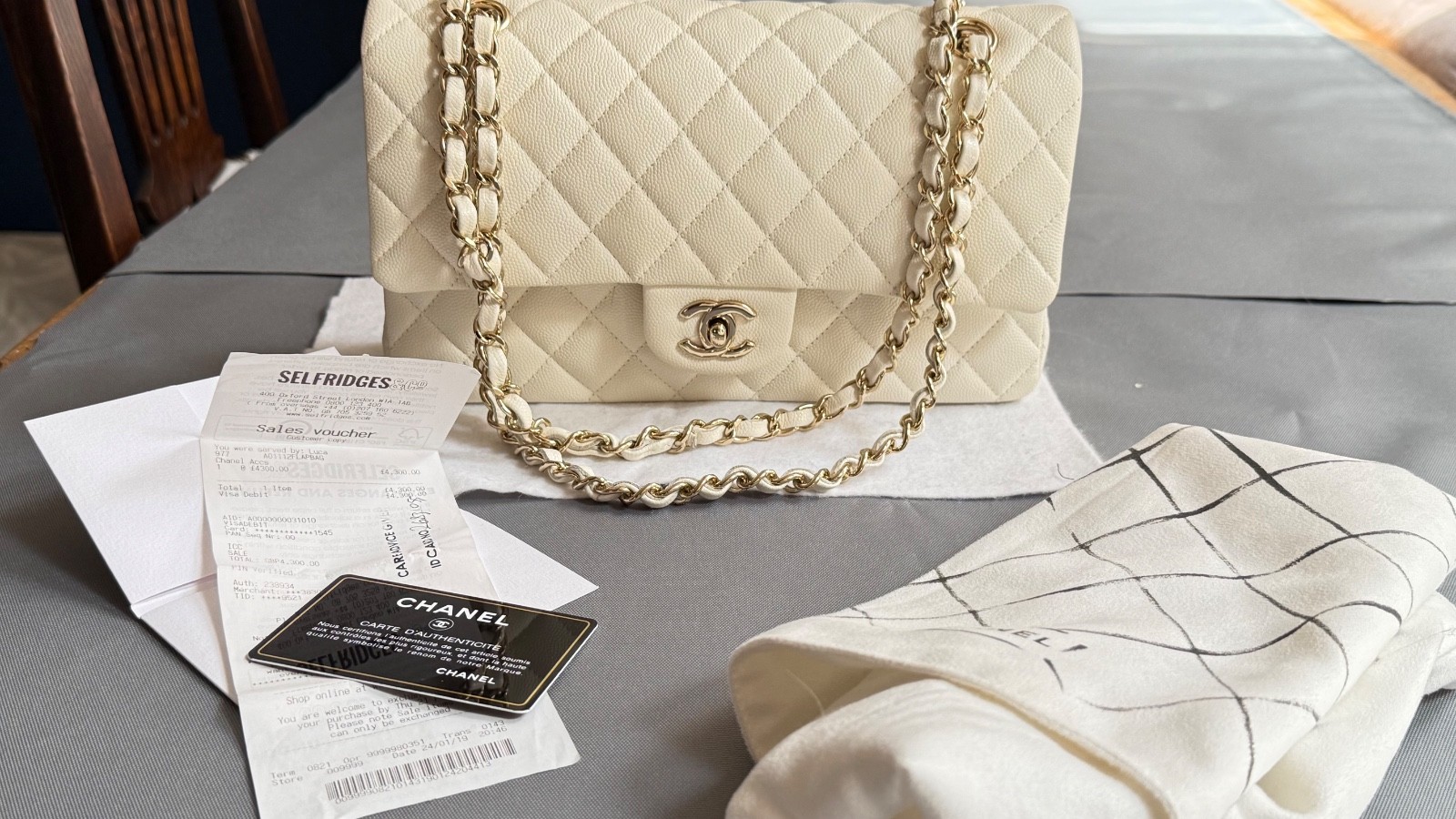 Authentic Chanel Classic double flap, medium. rare colour in caviat