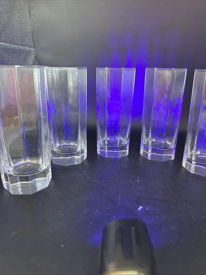 6 vasos de jugo octágono acanalados transparentes vintage, tiene un brillo azul de manganeso Foto 2 de 4