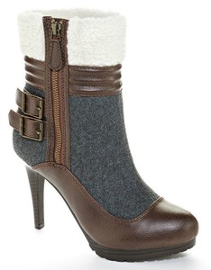 grey boots with fur trim