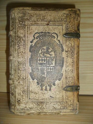 Livres anciens et de collection en vélin, sur religion et spiritualité