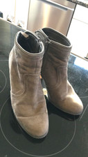Crown Vintage kalila Sized 8M Wendy olive green/Brown heeled Suede Boots CLEAN