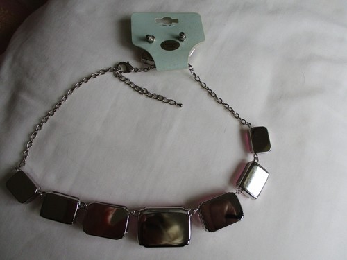 and Lovely -Pink rectangular faceted shapes necklace & earring set- pierced ears - Picture 8 of 9
