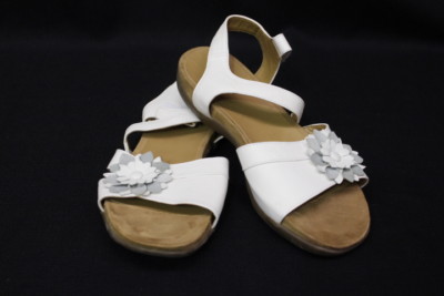 ARRAY White Leather Open Toe Slingback Sandals W/Floral Decor Womens Size 9N-B24