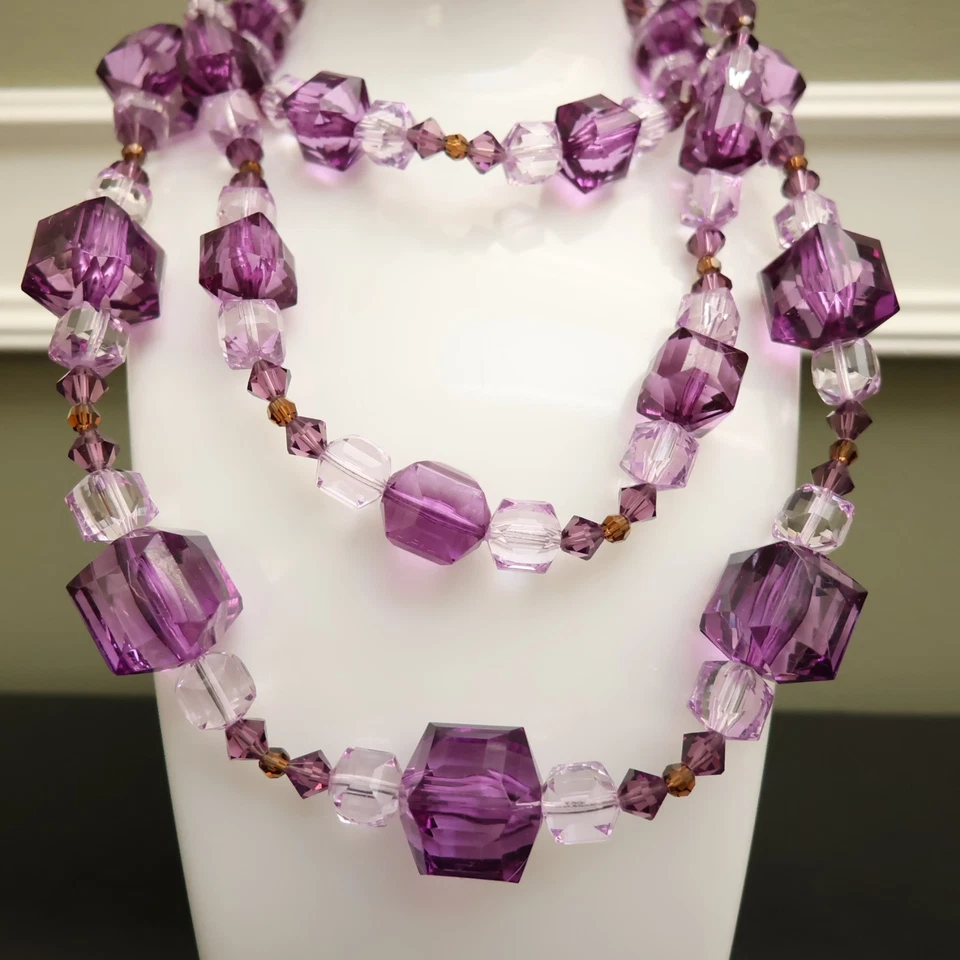 Tarina Tarantino Collar Púrpura Lucite Cubos Ombre Swarovski Cristal Cuentas Largo