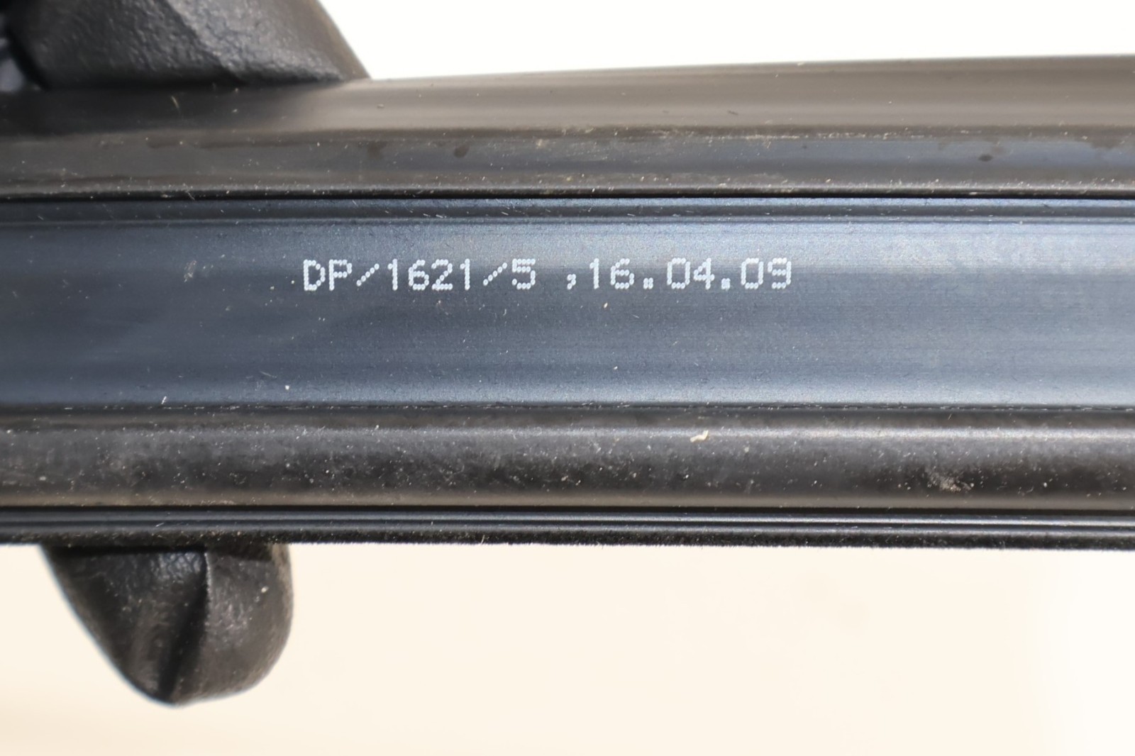 2006-12 BENTLEY CONTINENTAL REAR LEFT DOOR WINDOW RUN CHANNEL SEAL W/ GLASS OEM