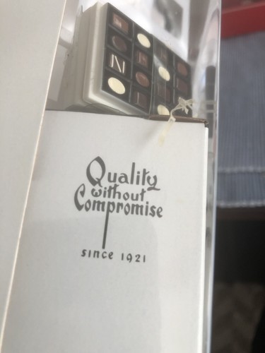 1999 SEE’S CANDIES BARBIE DOLL: VENDITORE PRIMO LAVORO - NUOVA IN SCATOLA MAI APERTA! - Foto 8 di 13