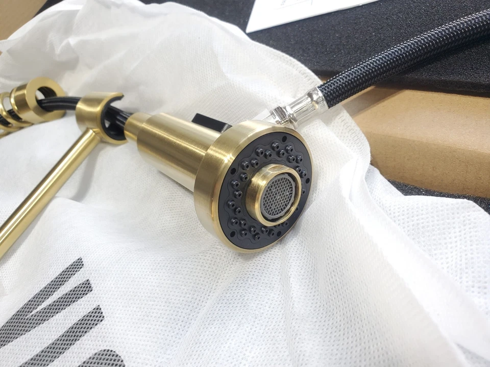 Grifo pulverizador extraíble Vigo VG02001MG - oro mate Foto 3 de 4