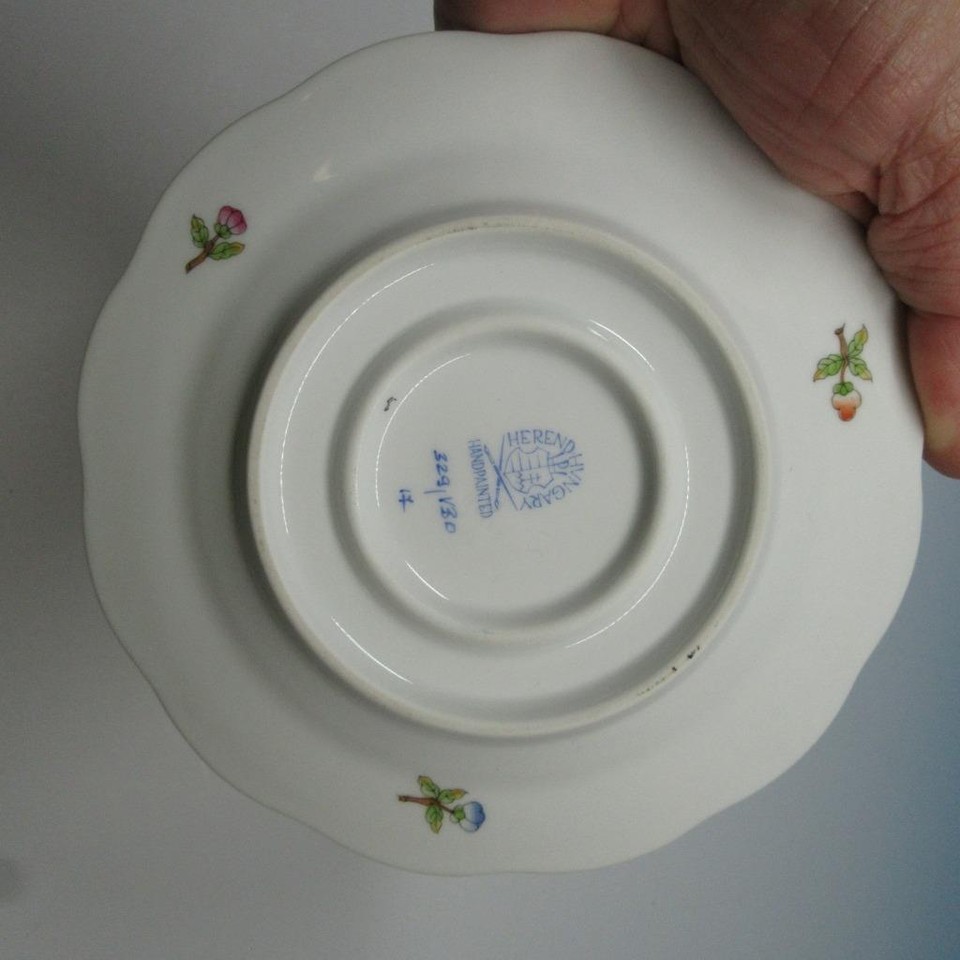 Herend Hungary Porcelain Queen Victoria Green Border Round Covered