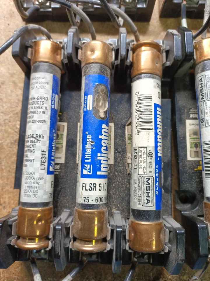 LITTELFUSE LH60030-3P FUSE BLOCK W/ Littlefuse (3) 5 amp Fuses & (1) 3 Amp - Image 2 of 4