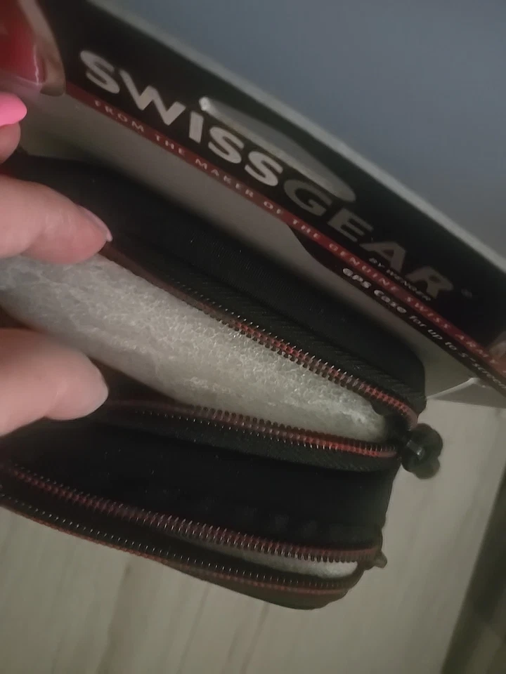 SWISSGEAR GPS CASE FOR UP TO 5" SCREENS THE ALPHA COLLECTION NEW  - Image 4 of 4