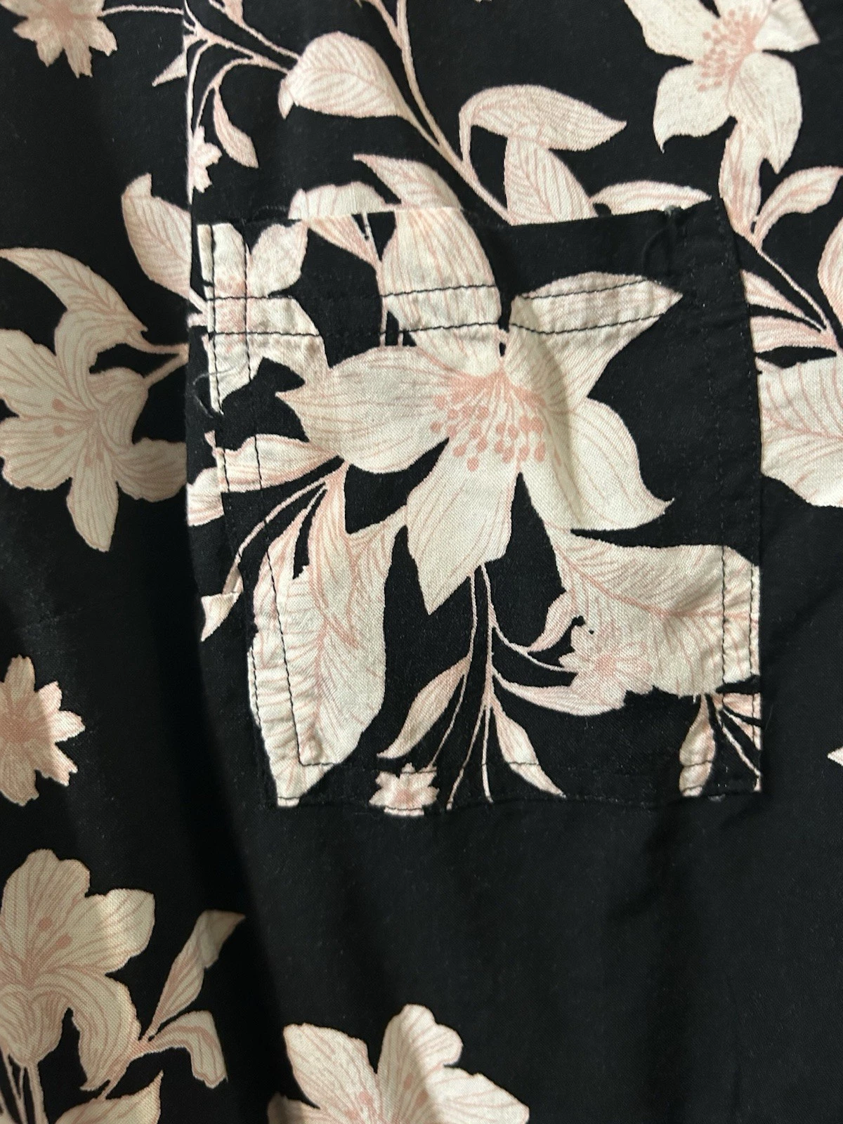 Torrid Harper Plus Size 2 Black Pink Floral V-Neck 3/4 Sleeve Button Blouse - product detail image 3