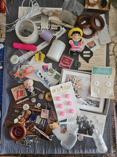 Junk lot drawer Widgets Sewing Women's Antiques 1940s To 90s Buttons Misc - Picture 3 of 11