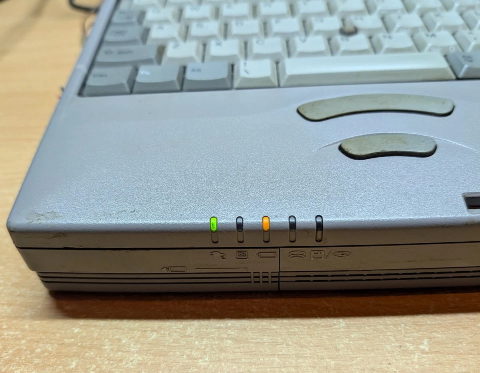 Vintage Toshiba Satellite 4010CDS Laptop *Spares/Repairs* - Image 4 of 4