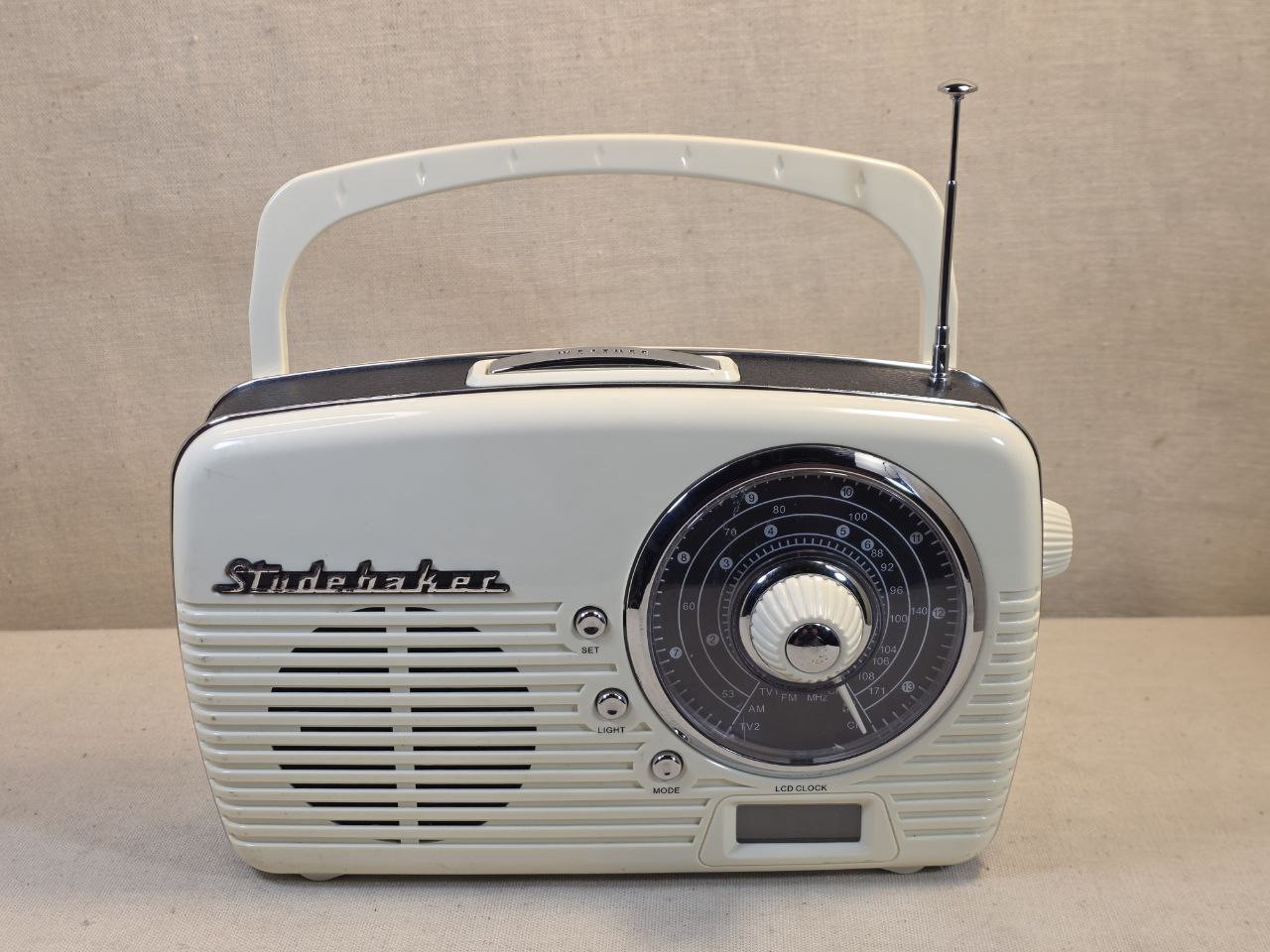 Studebaker SB2403GB Retro AM/FM TV Radio Clock – Untested, Scratches 014753