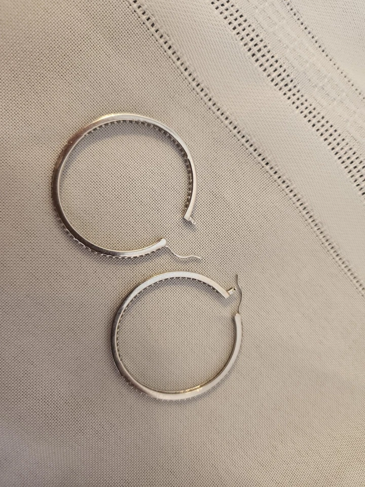 Pendientes de aro redondo de circonita cúbica con aros de plata 925 perforados Foto 4 de 4