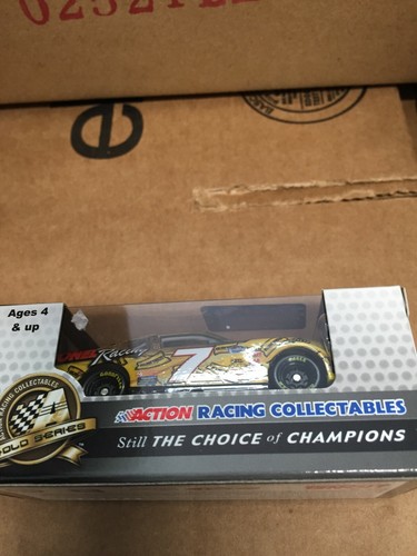 1:64 Action Regan Smith #7 Lionel Racing Golden Ticket 2013 Chevy Camaro - Picture 2 of 4