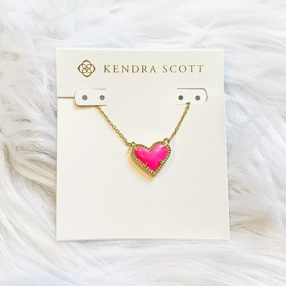 Hot pink kendra scott deals necklace