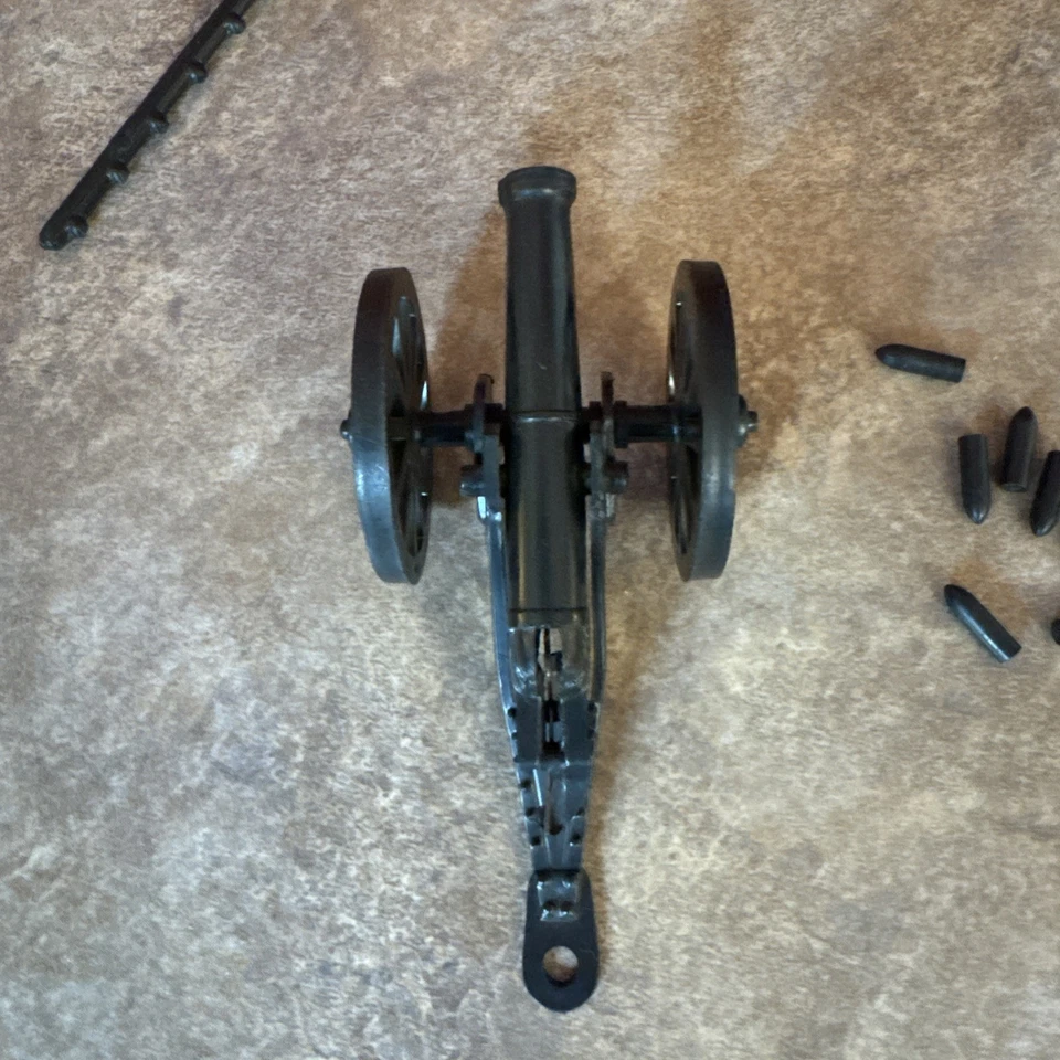 Cañón de disparo negro vintage Marx con 10 carcasas Foto 4 de 4