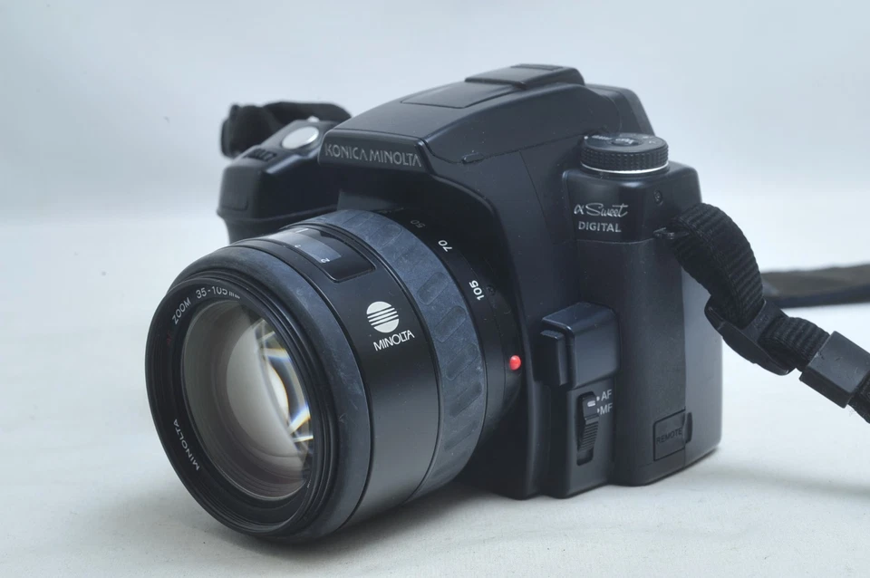 @ SakuraDo @ Konica Minolta Dynax 5D 6.1MP CCD DSLR Camera + 35-105mm f3.5-4.5 - Image 2 of 4