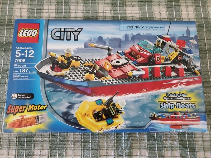 LEGO City 7906 Fireboat Motorized SEALED with Super Motor