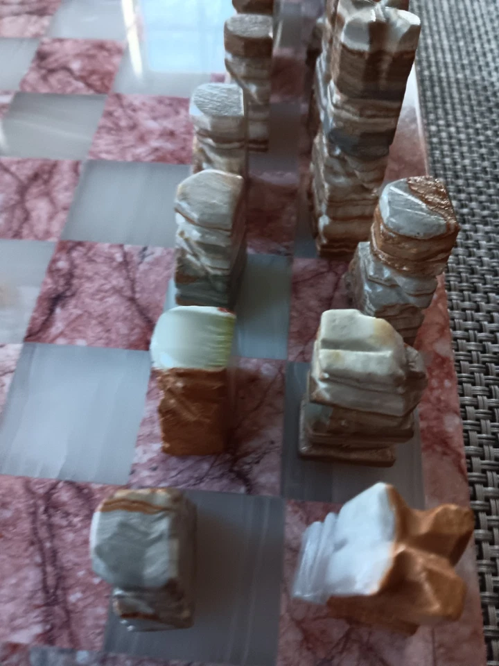 Juego de ajedrez vintage de ónix azteca mexicano tallado a mano, rosa único Foto 2 de 4