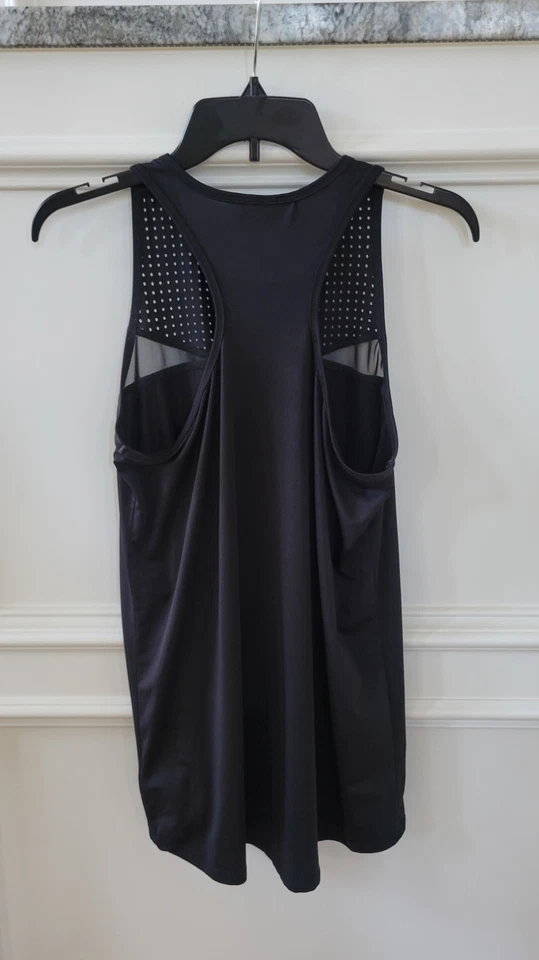 Camiseta sin mangas deportiva Nanette Lepore para mujer perforada Starkey alta-baja espalda de corredor negra Foto 2 de 3