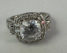 VERY PRETTY HALO ENGAGEMENT STYLE STERLING SILVER 925 CUBIC ZIRCONIA RING SIZE 7