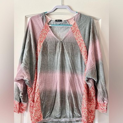 Kirra Pink & Gray Ombre V-Neck Tunic with Floral Trim