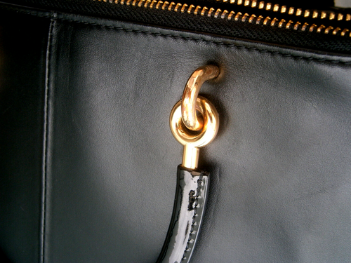 TED BAKER LONDON SHOULDER/HAND LEATHER/POLYVINYL BLACK BAG. CA25459. - Picture 14 of 14