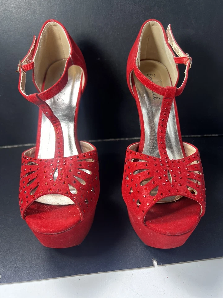 Sexy Stilletto de salón rojo brillante de Bonnilel Night Club Foto 3 de 4