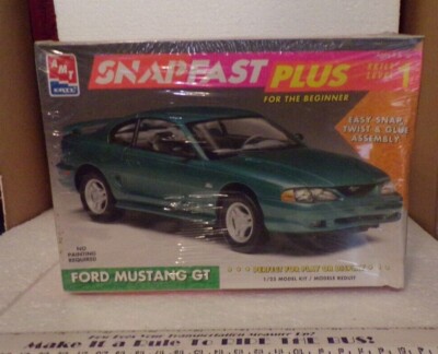 LOOK  AMT / ERTL FORD MUSTANG GT SNAP FAST 1/25 SCALE MODEL KIT NIB