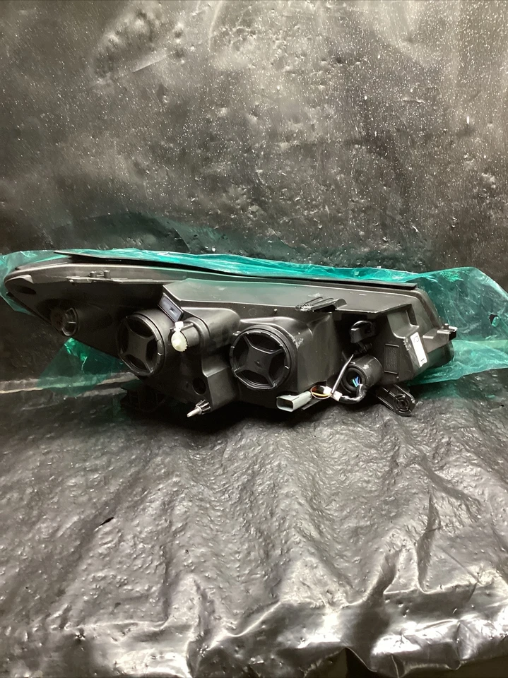 OEM NEW 2017-2020 Chevrolet Trax Head Light Lamp Assembly Driver Side 42771351 - Image 4 of 4