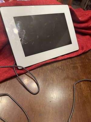 Skylight Frame 10 inch Wi-Fi Digital Frame SKYV3 Tested W/ Power No Stand