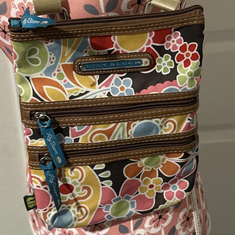 Bolso Mensajero Bandolera Floral para Mujer LILY BLOOM, 3 Bolsillos con Cremallera. Super lindo Foto 2 de 4