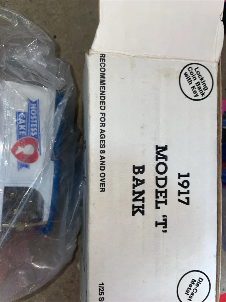 Banca Die Cast Metal Modello "T" Ertl 1917 Hostess Cake 1/25 - Immagine 2 di 3