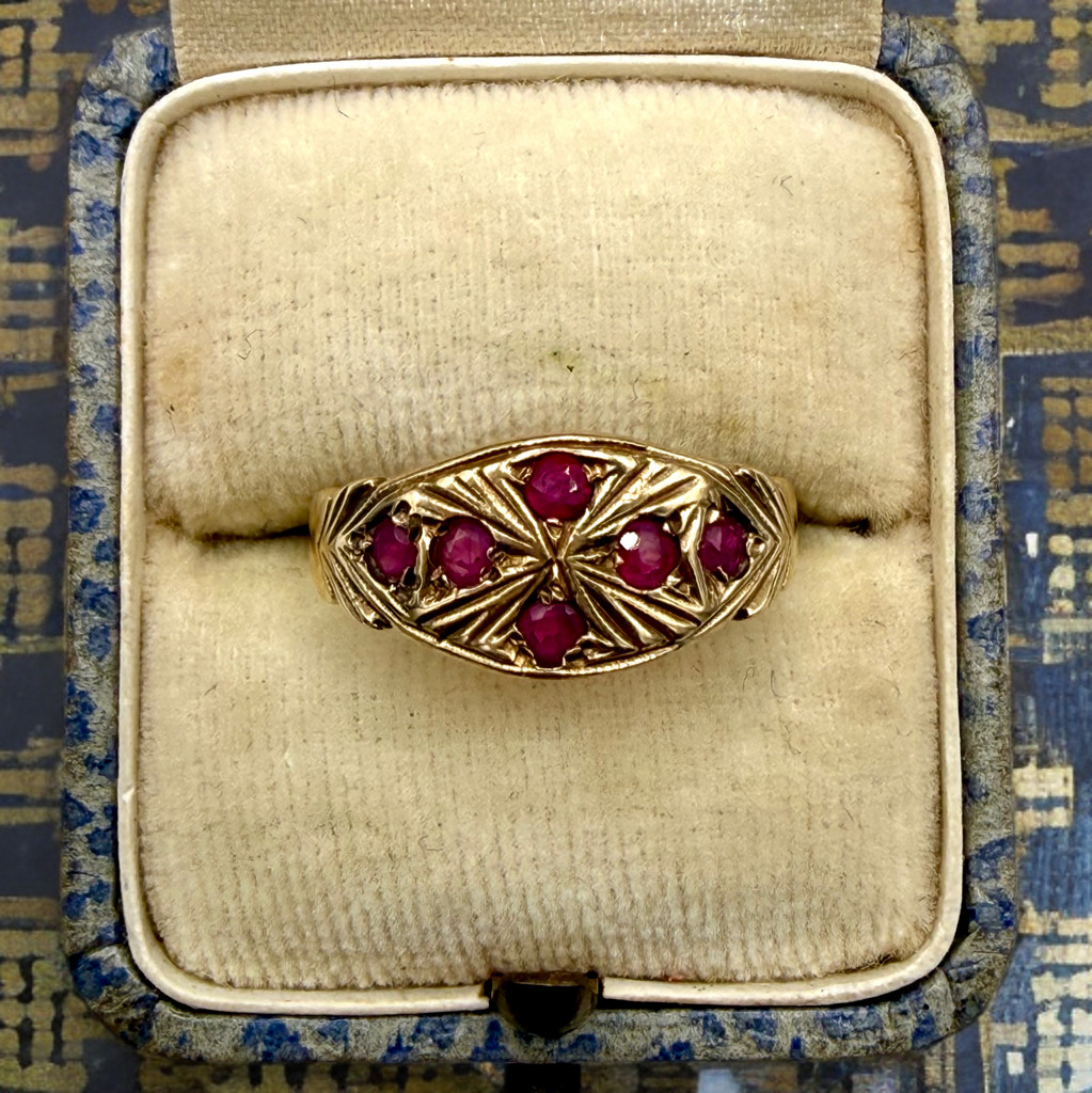 Vintage Solid 9k Yellow Gold Ruby Etched Ring, Si… - image 1