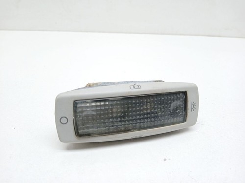 Volkswagen Golf IV 1999 Hinten rechts Fondbeleuchtung 3B0947291 UST114157