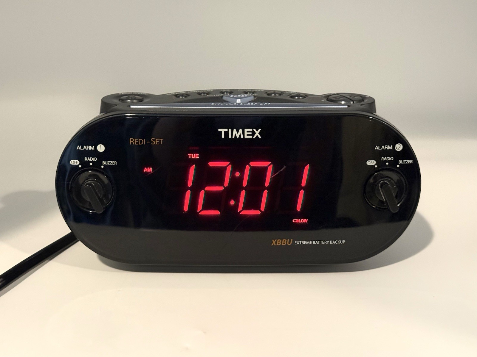 Timex T 715 Redi Set XBBU Dual Alarm Clock Radio AM/FM Large Red Display image