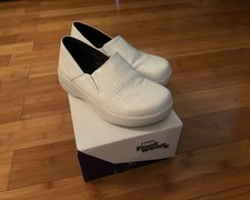 Landau Footwear Vitality Nursing Clogs, White, Women's Size 7, Men's Size 5