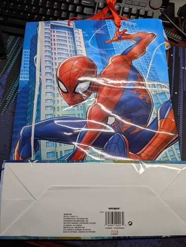 Marvel Spider-Man Large 18" x 13" Plastic Gift Bag – Perfect for Parties, Birth - Picture 2 of 2